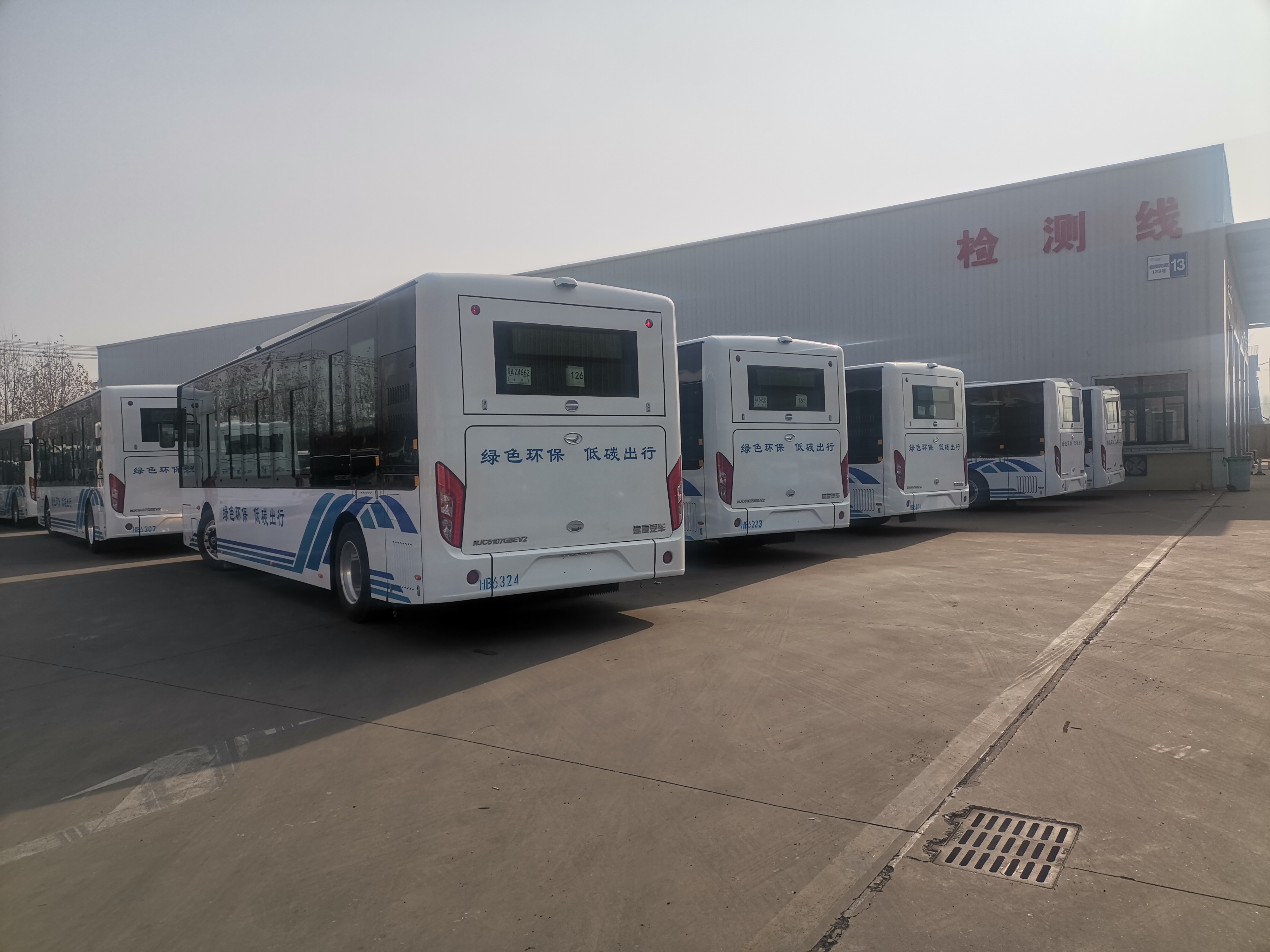 淮北市公共交通有限公司200百台新能源公交车加班加点忙上牌