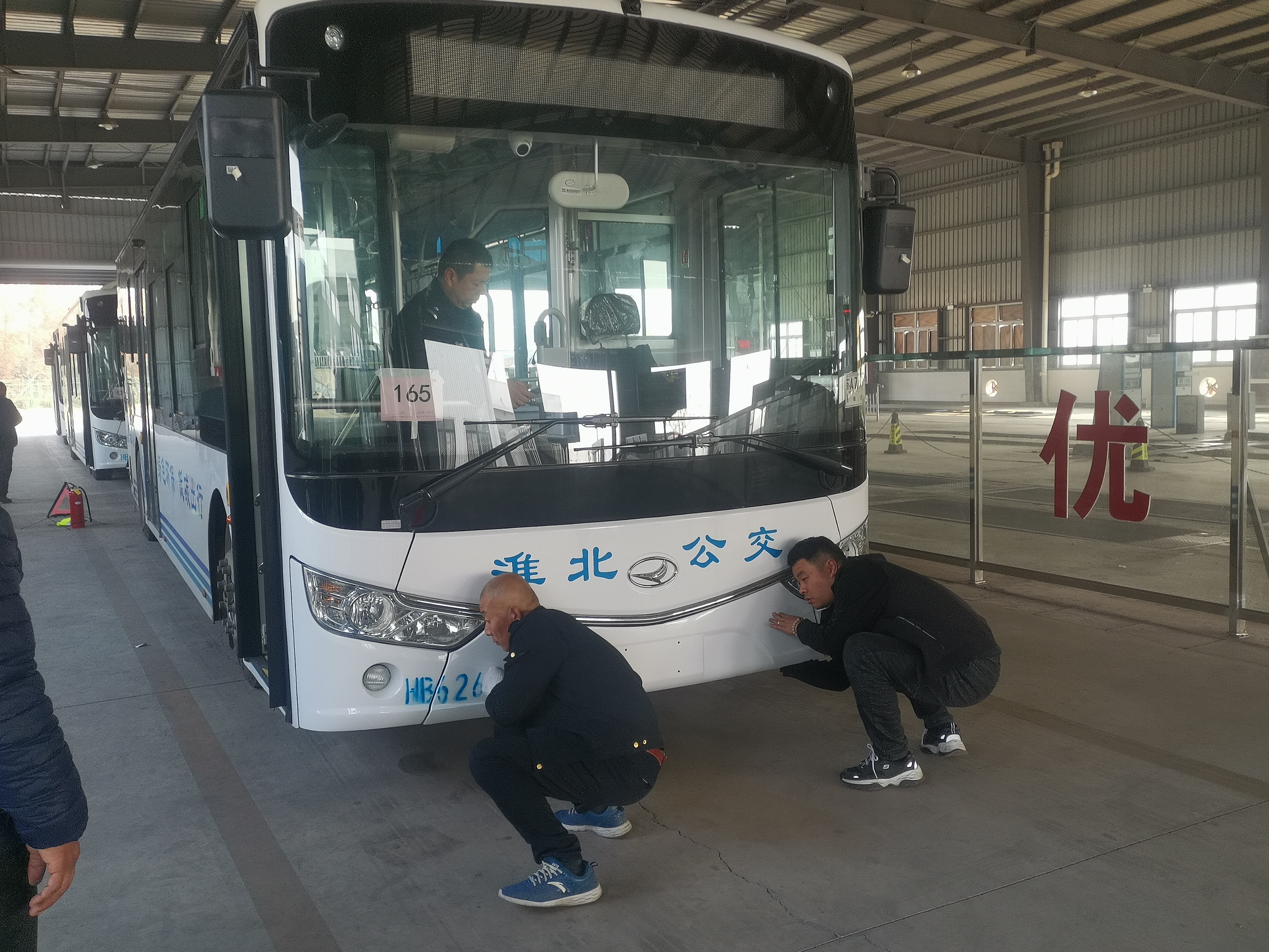 淮北市公共交通有限公司200百台新能源公交车加班加点忙上牌